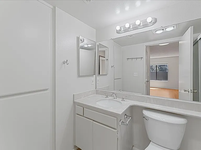 2433 Barry Ave #107 — Photo 13