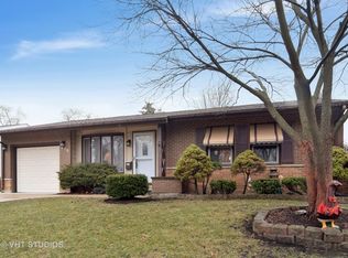 875 Crest Ave, Elk Grove Village, IL 60007