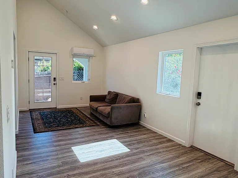 1209 Radcliffe Dr — Photo 8