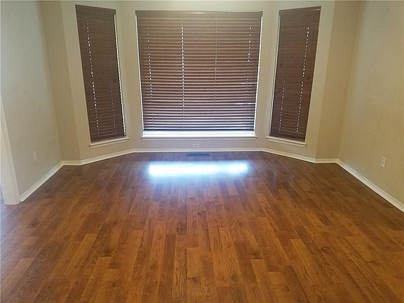 5th image of 11601 Victoria Pl