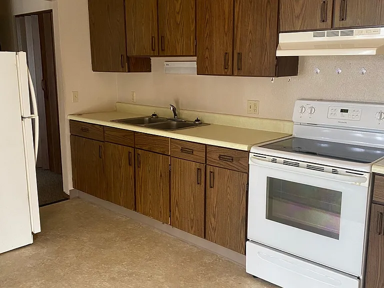 1210 E 8th St #11 — Photo 3