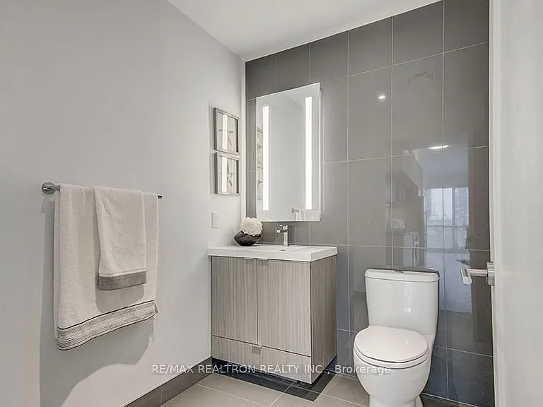 575 Bloor St E #2208 — Photo 21