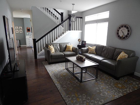 Entryway/Living Room