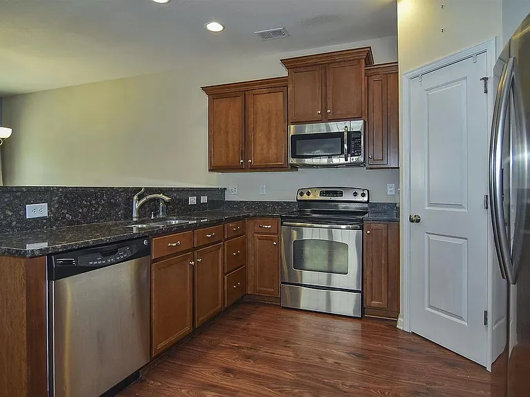 305 Chestnut Oak Ct — Photo 6