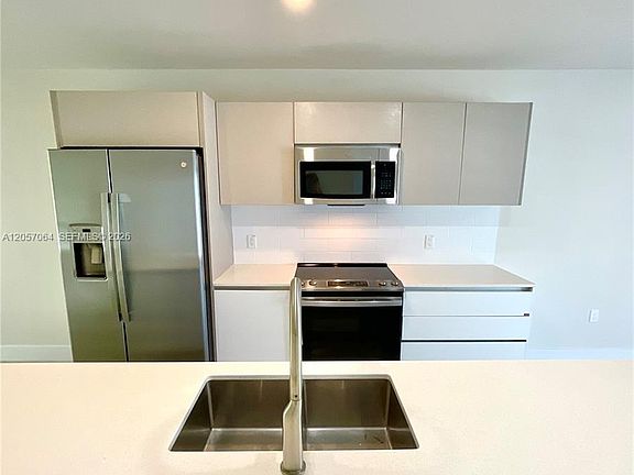 4th image of 2555 NE 193rd St #2206
