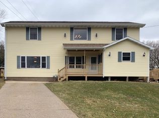 17349 Peru Rd, Dubuque, IA 52001