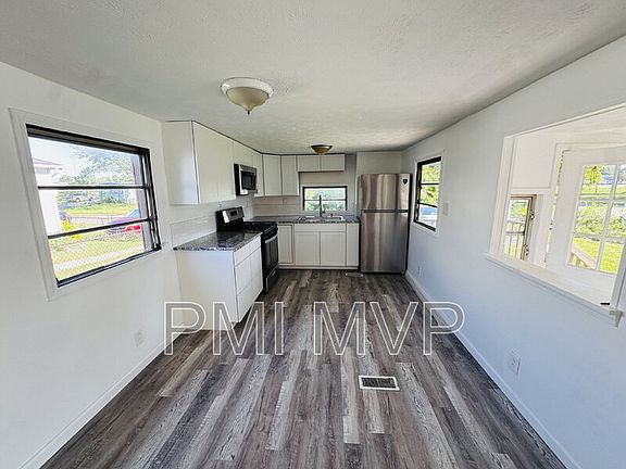 4th image of 2229 Maureen Blvd N