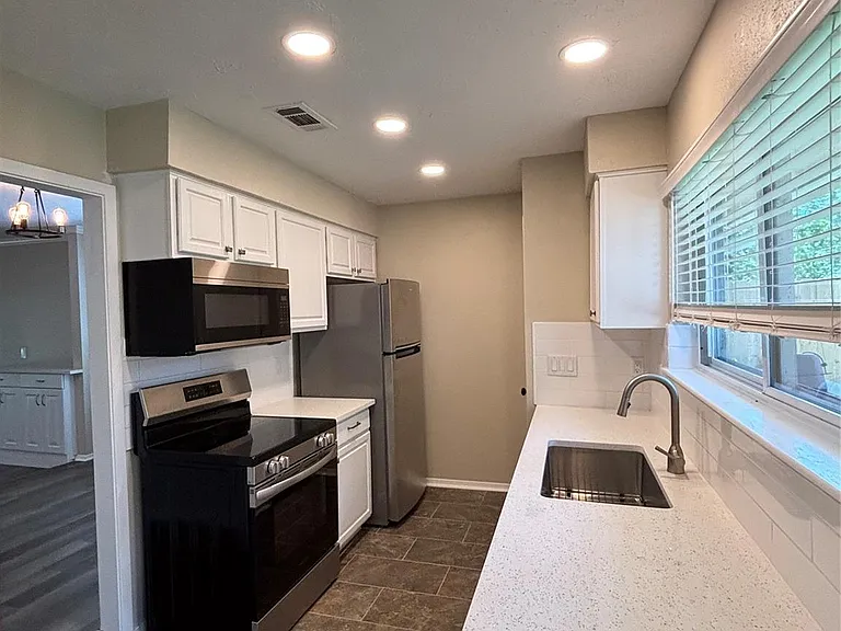 4526 McCleester Dr — Photo 6