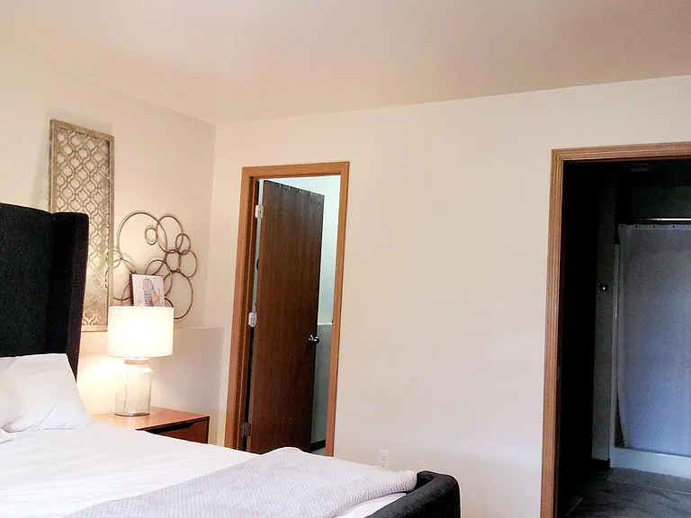 146 E River Dr — Photo 4