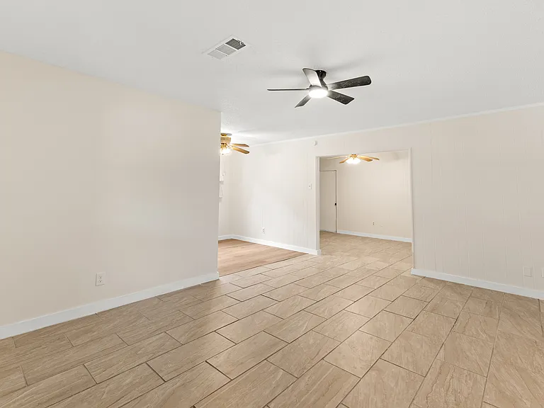 929 Meadow Mead Dr — Photo 3