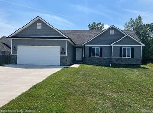 120 Capitol Dr, Marysville, MI 48040