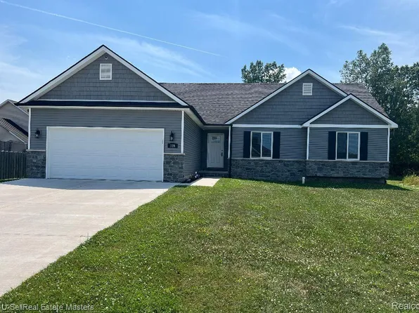 120 Capitol Dr, Marysville, MI 48040