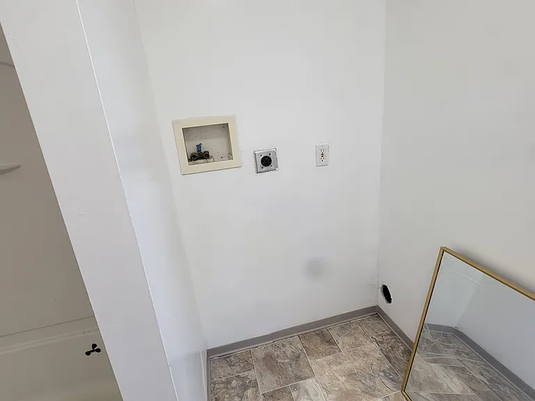 627 Corson St — Photo 10