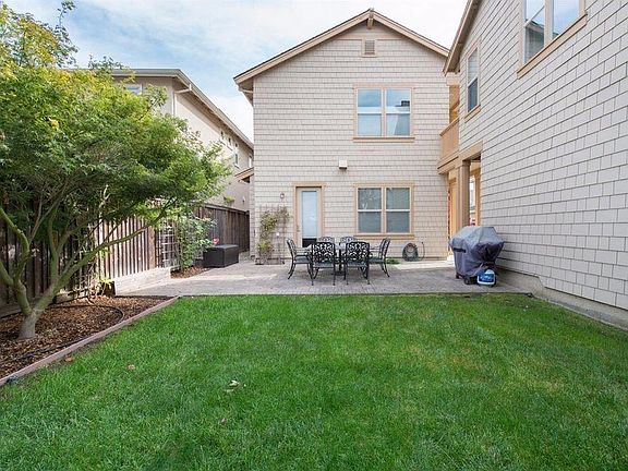 Enjoy privacy on your backyard patio, enjoy the lawn and fragrant roses, Japanese maple.