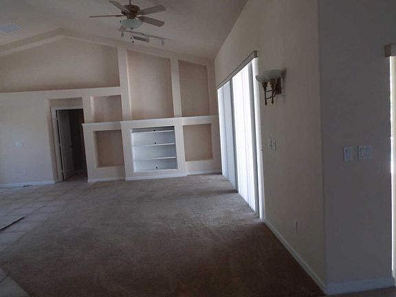 2nd image of 210 SW Whitewood Dr