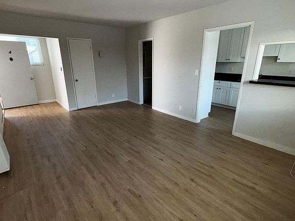 2nd image of 15470 Moorpark St APT 4