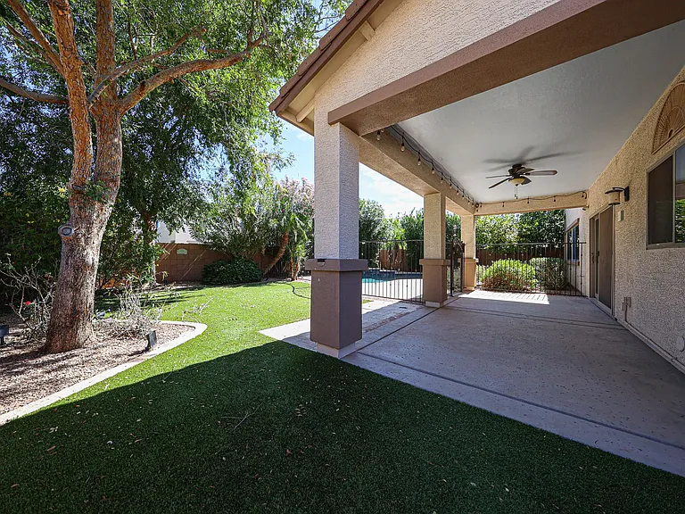 2744 E Donato Dr — Photo 37
