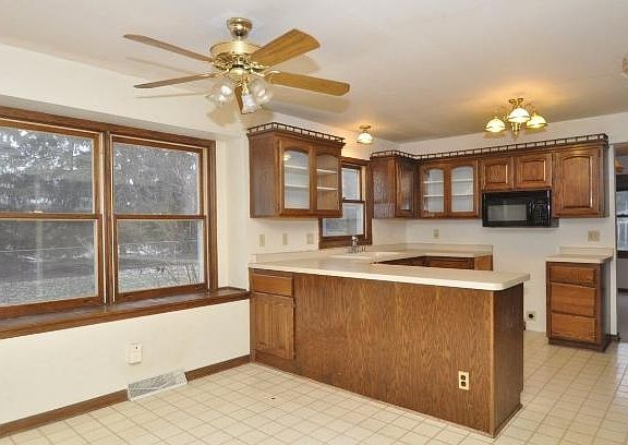 4th image of 10025 W Edgerton Ave