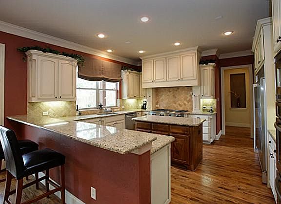 3rd image of 9456 Thornberry Ln