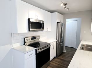 10 Oak Ave APT 209, Westmont, IL 60559