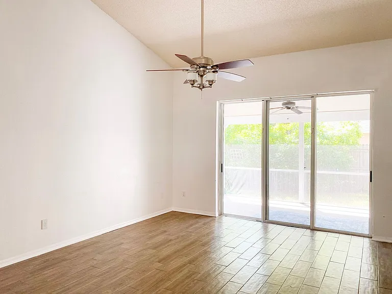 1004 Beckstrom Dr — Photo 6