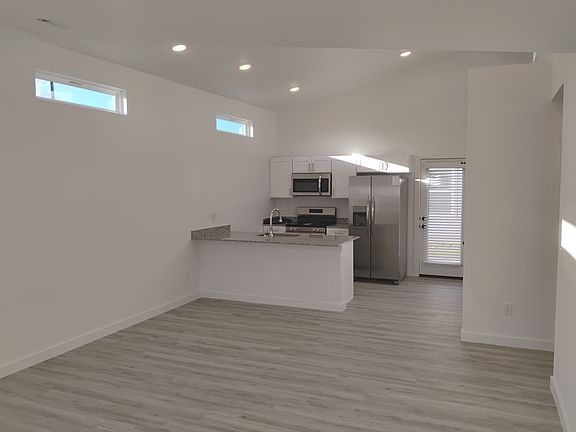 3rd image of 820 States Ave