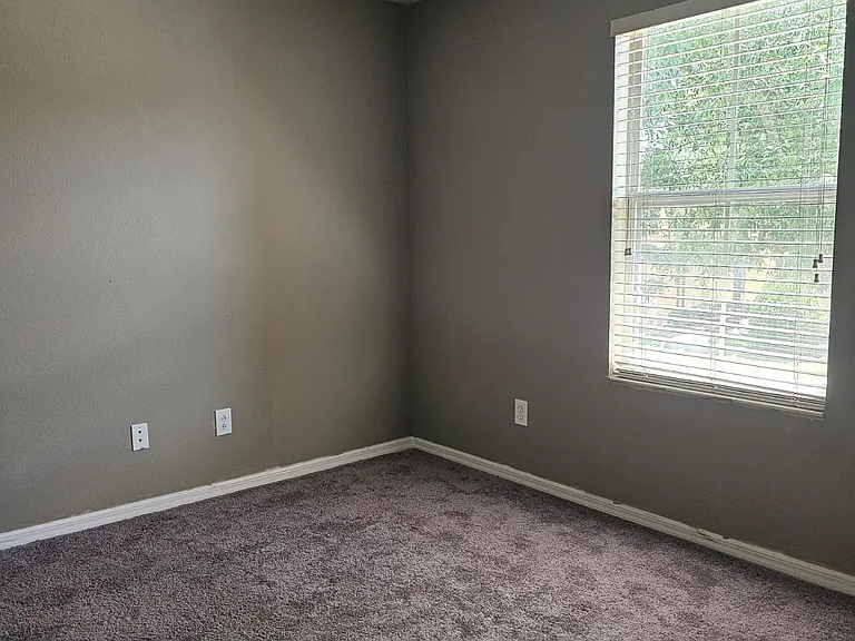 2761 Retreat View Cir — Photo 3