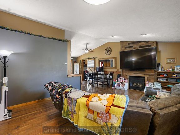 3rd image of 4183 Indianhead Rd