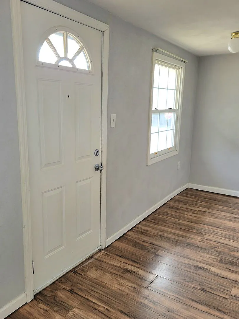 Updated and rent ready...450 Hamilton, Wood River — Photo 2