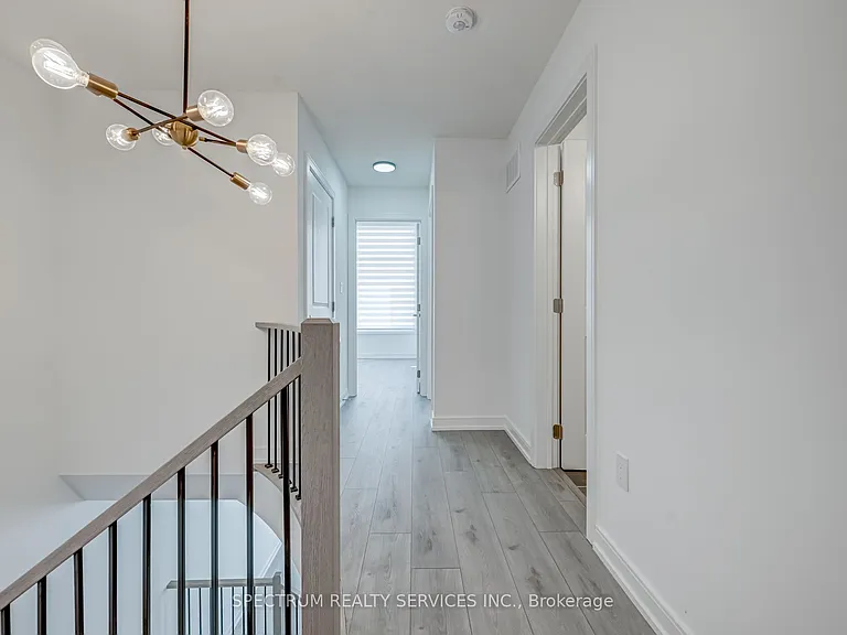 146 Blue Forest Cres — Photo 37