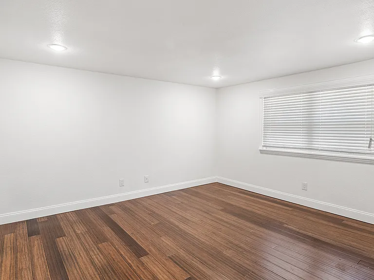 739 Snowden Dr — Photo 6