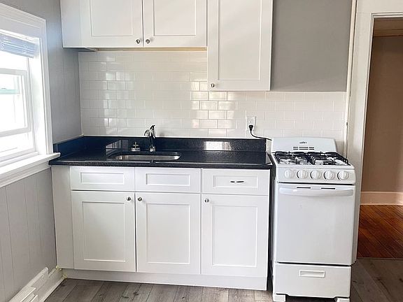 3rd image of 26-28 Vine St #2