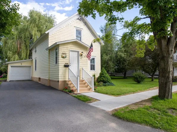 19 Maple St, Canton, NY 13617