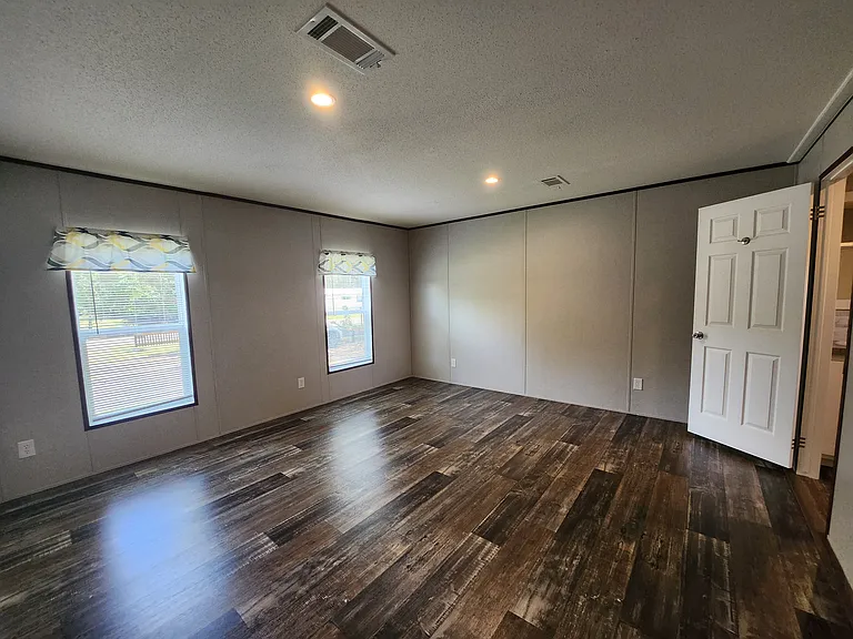 30408 Eastport Dr — Photo 9