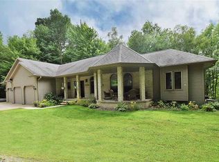 5655 Liegeois Rd, Abrams, WI 54101