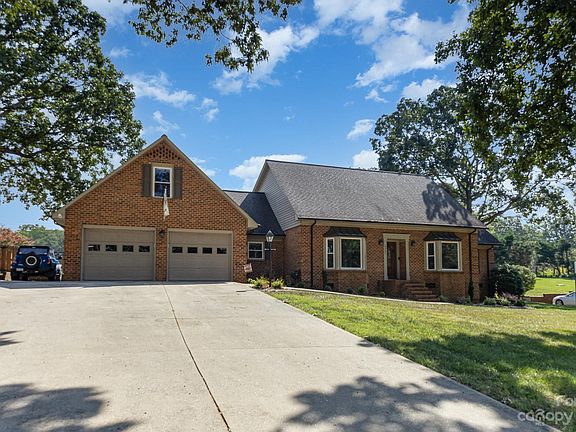 3rd image of 1751 Arden Dr