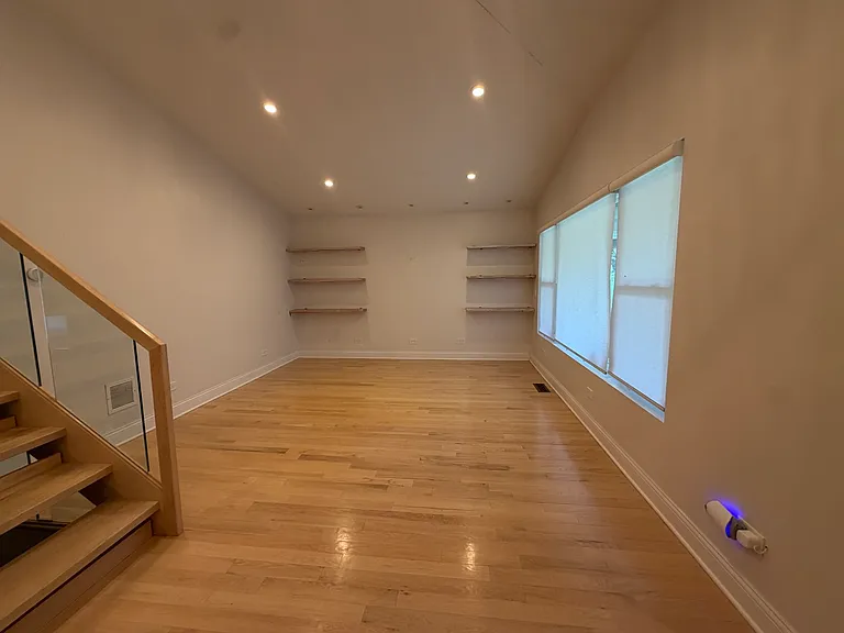 4532 Pershing Ave — Photo 3