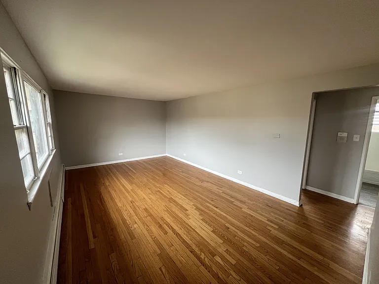 7822-7824 S South Shore Dr — Photo 3