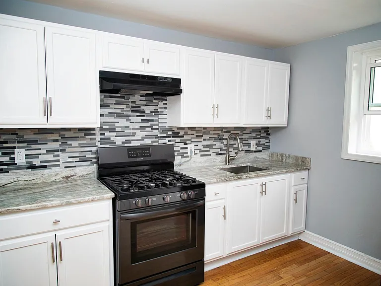 533 Pierce St — Photo 8