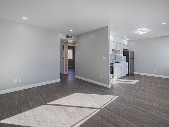 3rd image of 1224 E Dunlap Ave APT 3