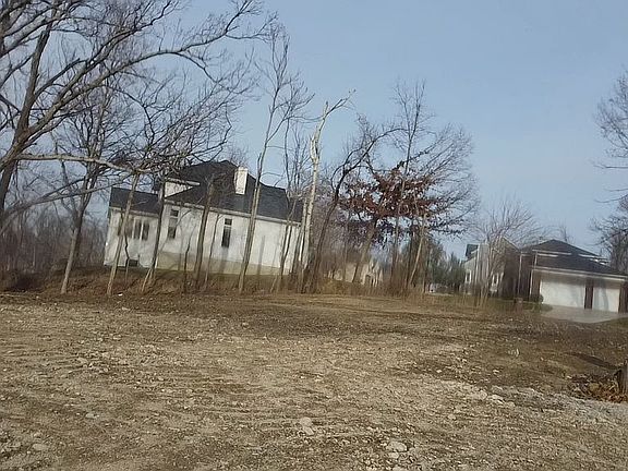 3rd image of 636 Augusta Dr SE
