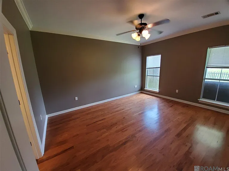 3853 Northshore Ave — Photo 8