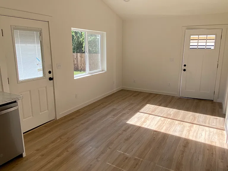 381 S 51st Pl — Photo 7