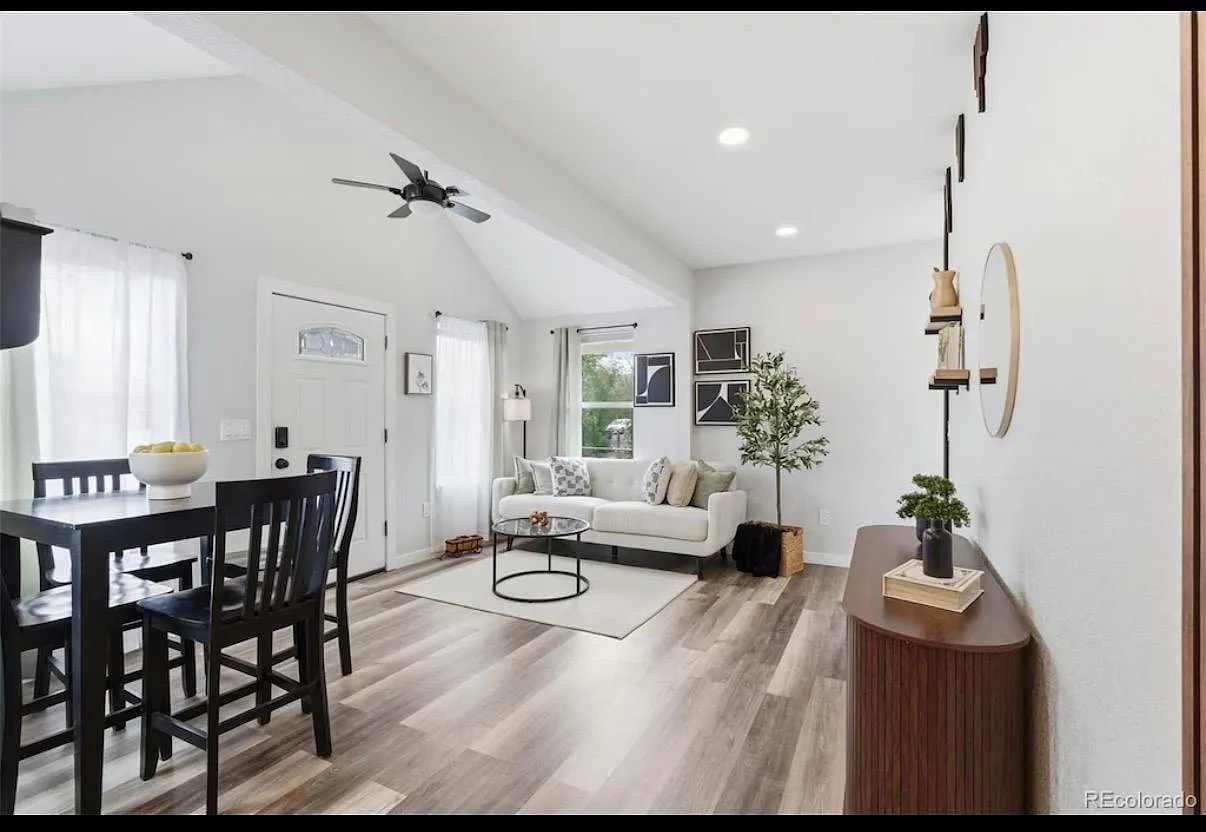 2 bed, 2.5 bath, 1592 sqft, $2,200 — Photo 2