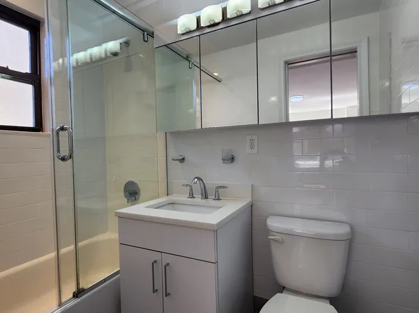 20 Beekman Place image 6 of 14