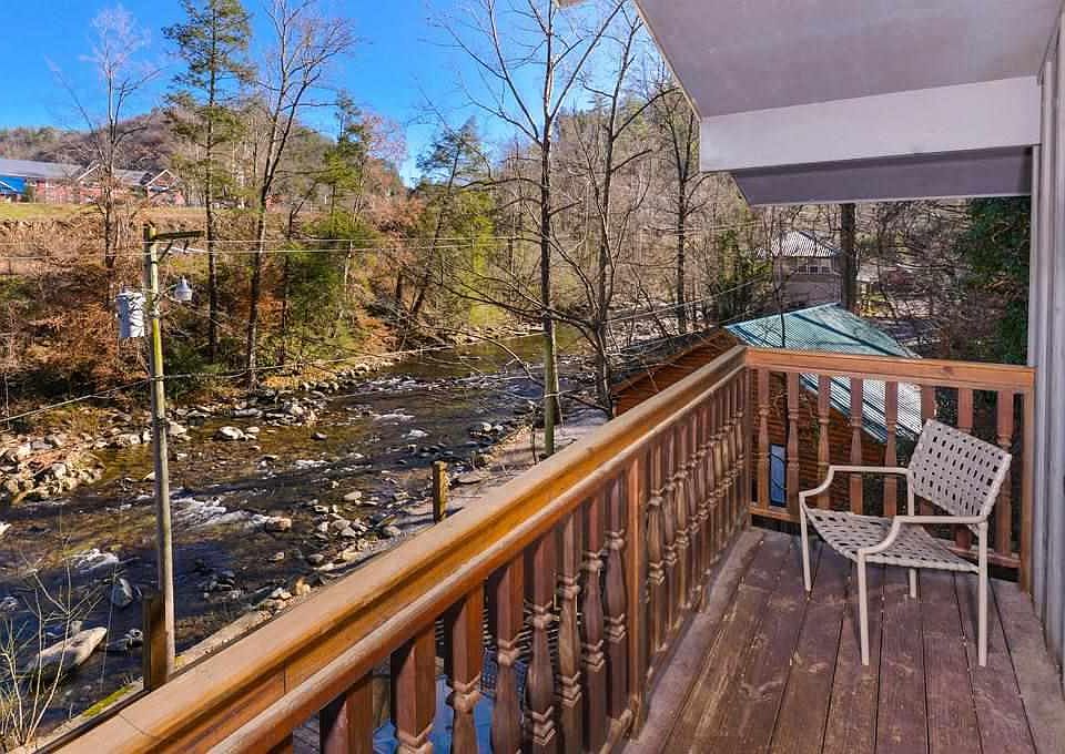 527 Hemlock St, Gatlinburg, TN 37738 Zillow