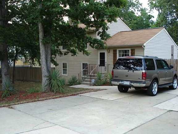 3rd image of 3811 Hyde Park Dr #1