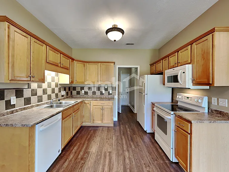 711 Riata Ct — Photo 3