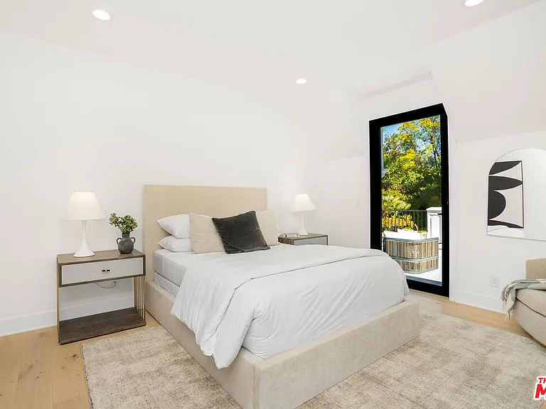 4608 Westchester Dr — Photo 36