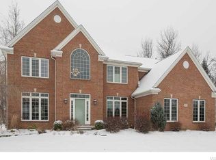 89 Promenade Ln, Williamsville, NY 14221